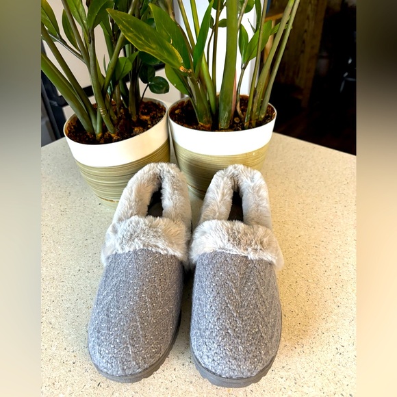 Skechers Gray Faux Fur Memory Foam Slippers - Picture 1 of 7